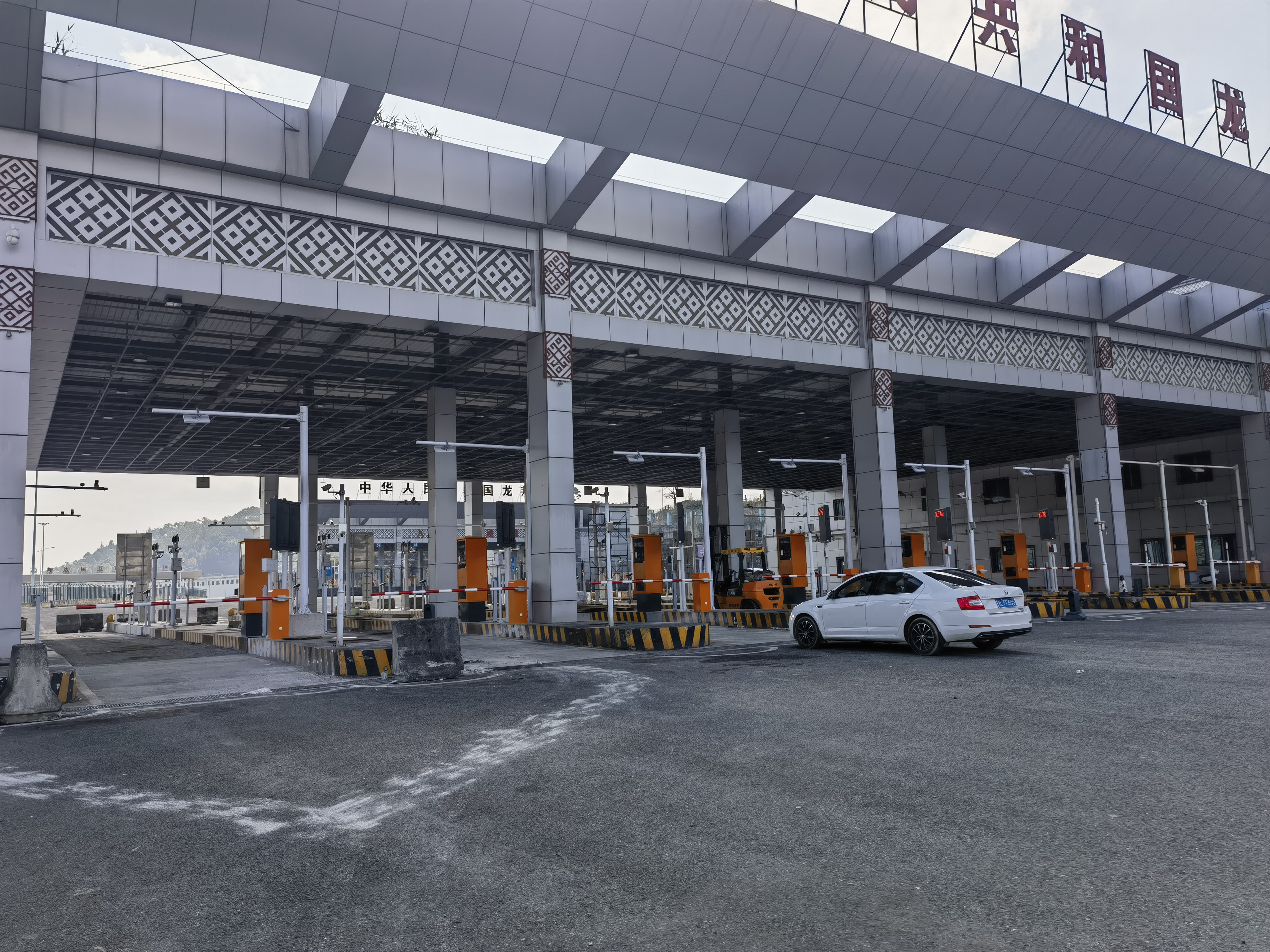 中小企业如何借助智能海关系统降低跨境运输成本