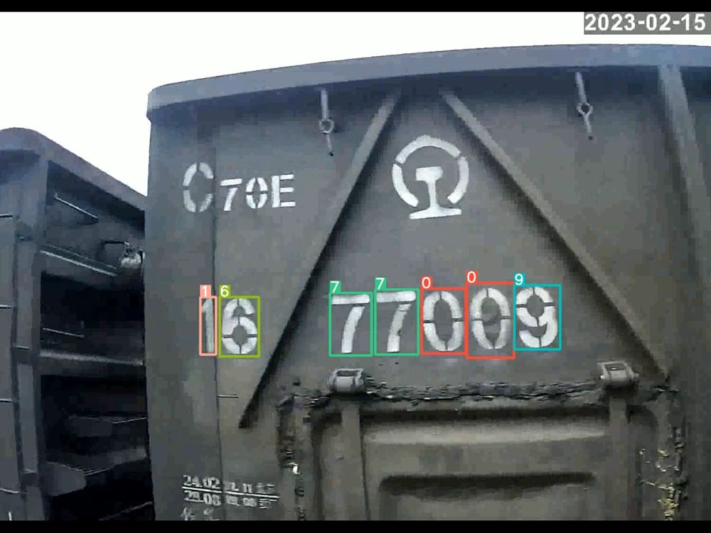 铁路车号自动识别系统主要由哪些硬件组成？